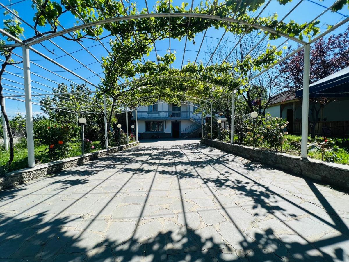Big House Hotel Tbilisi Ngoại thất bức ảnh